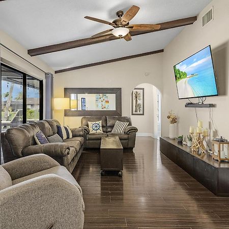 Canal-Front Oasis With Dock And Kayaks In Cape Coral! Bagian luar foto