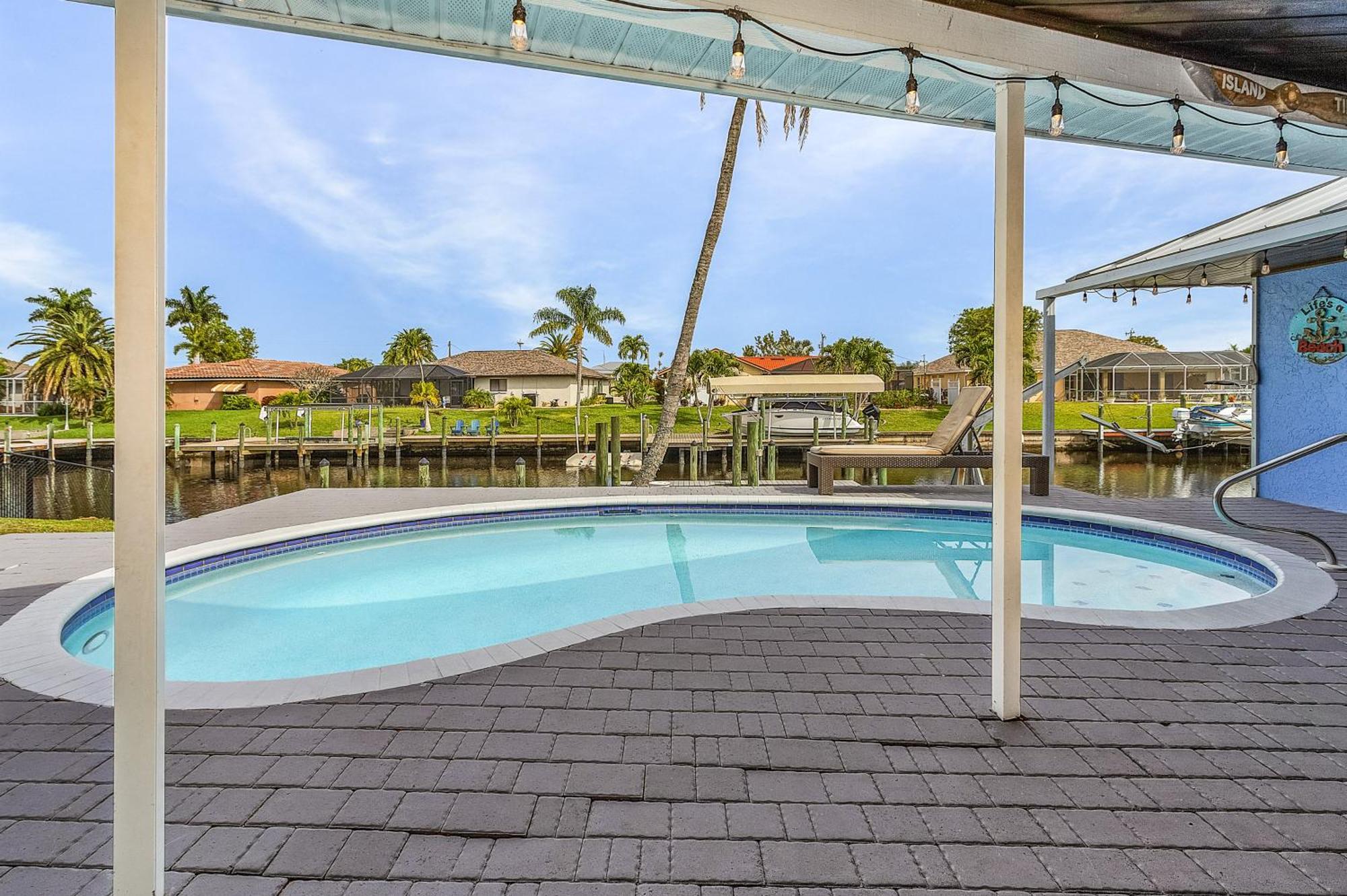 Canal-Front Oasis With Dock And Kayaks In Cape Coral! Bagian luar foto