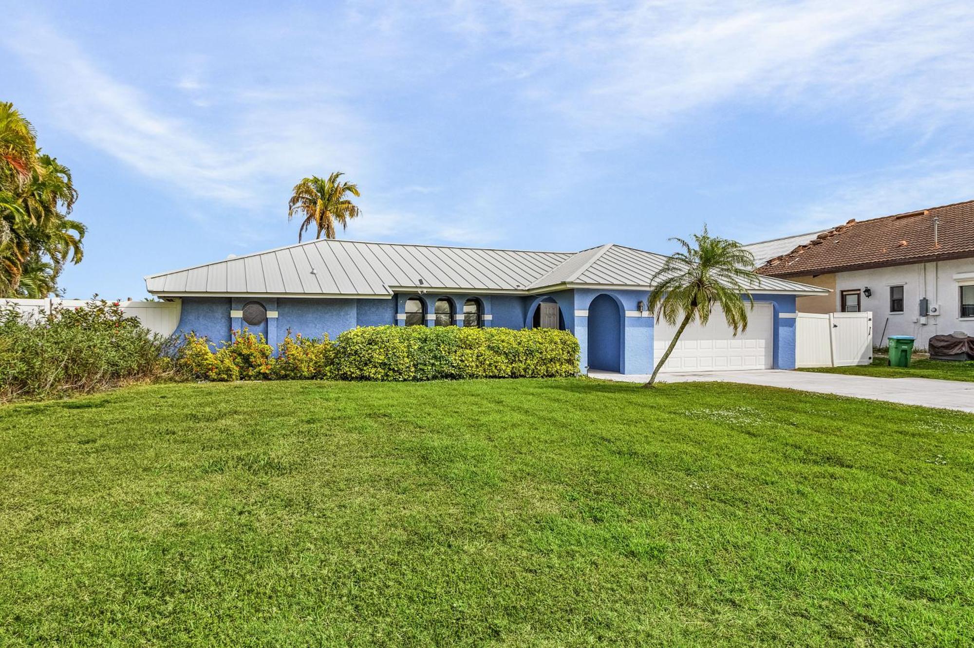 Canal-Front Oasis With Dock And Kayaks In Cape Coral! Bagian luar foto
