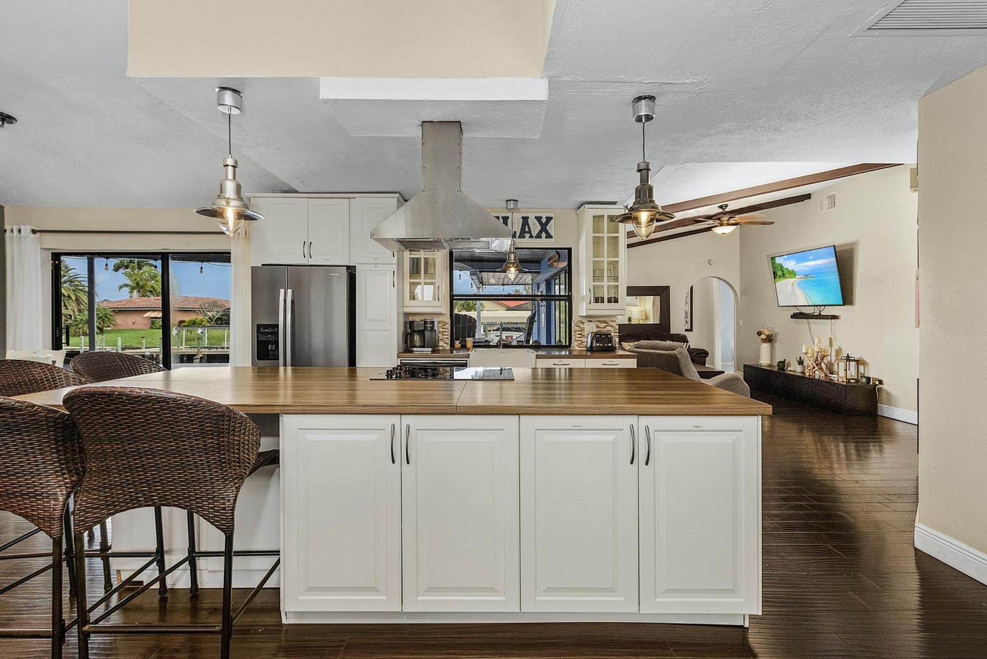 Canal-Front Oasis With Dock And Kayaks In Cape Coral! Bagian luar foto