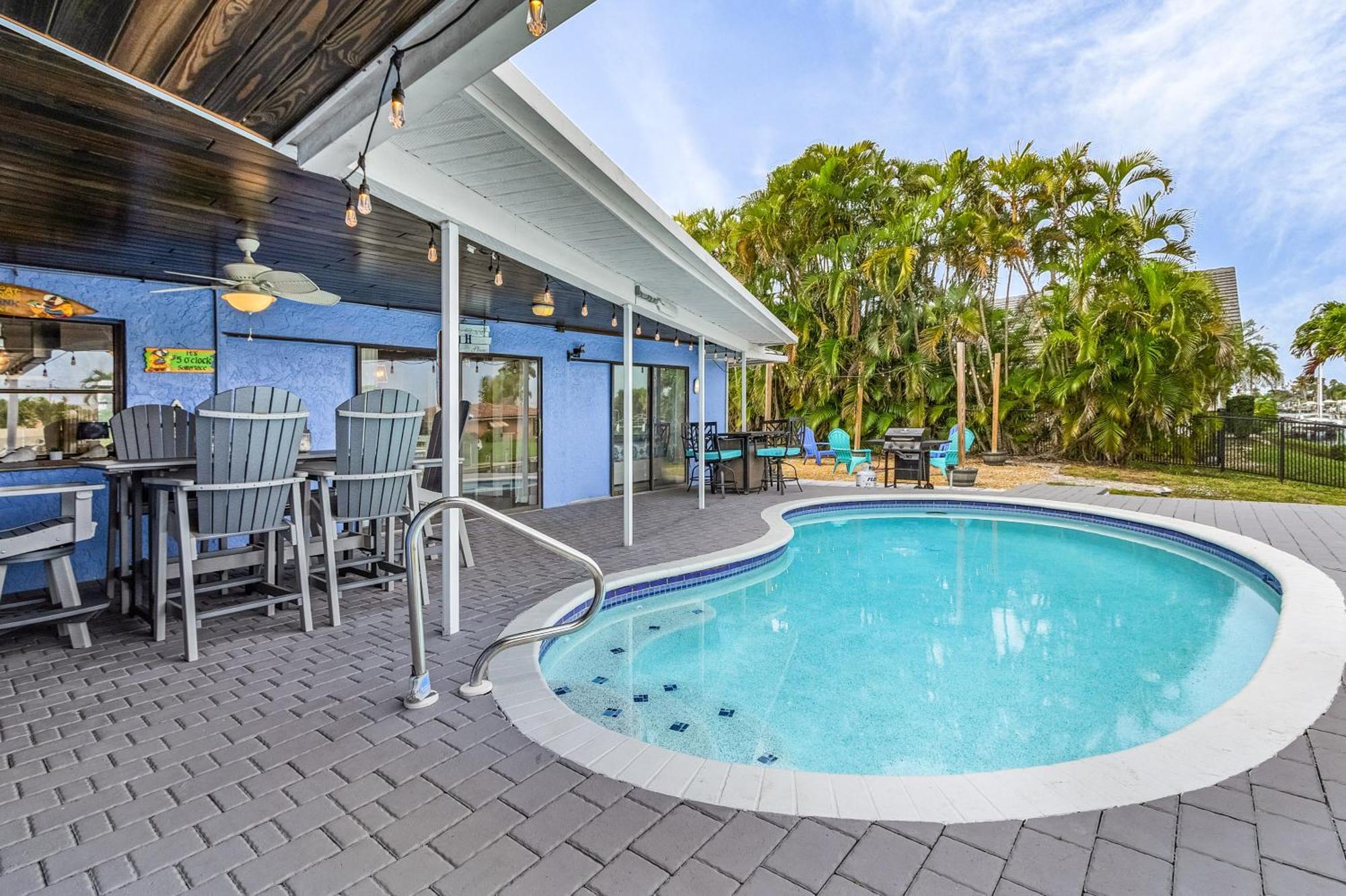 Canal-Front Oasis With Dock And Kayaks In Cape Coral! Bagian luar foto